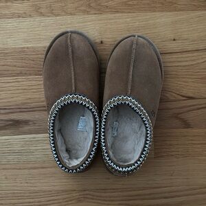 UGG Tasman Slipper in Chestnut
